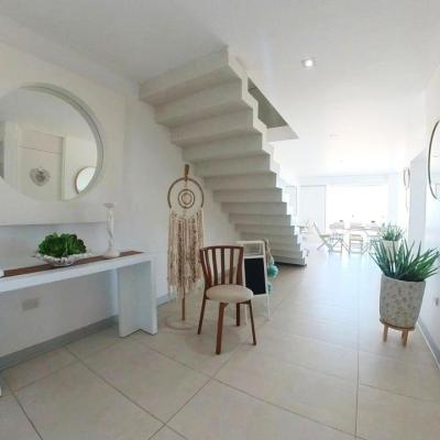 VENTA DE HERMOSO DÚPLEX FRENTE AL MAR, PIMENTEL